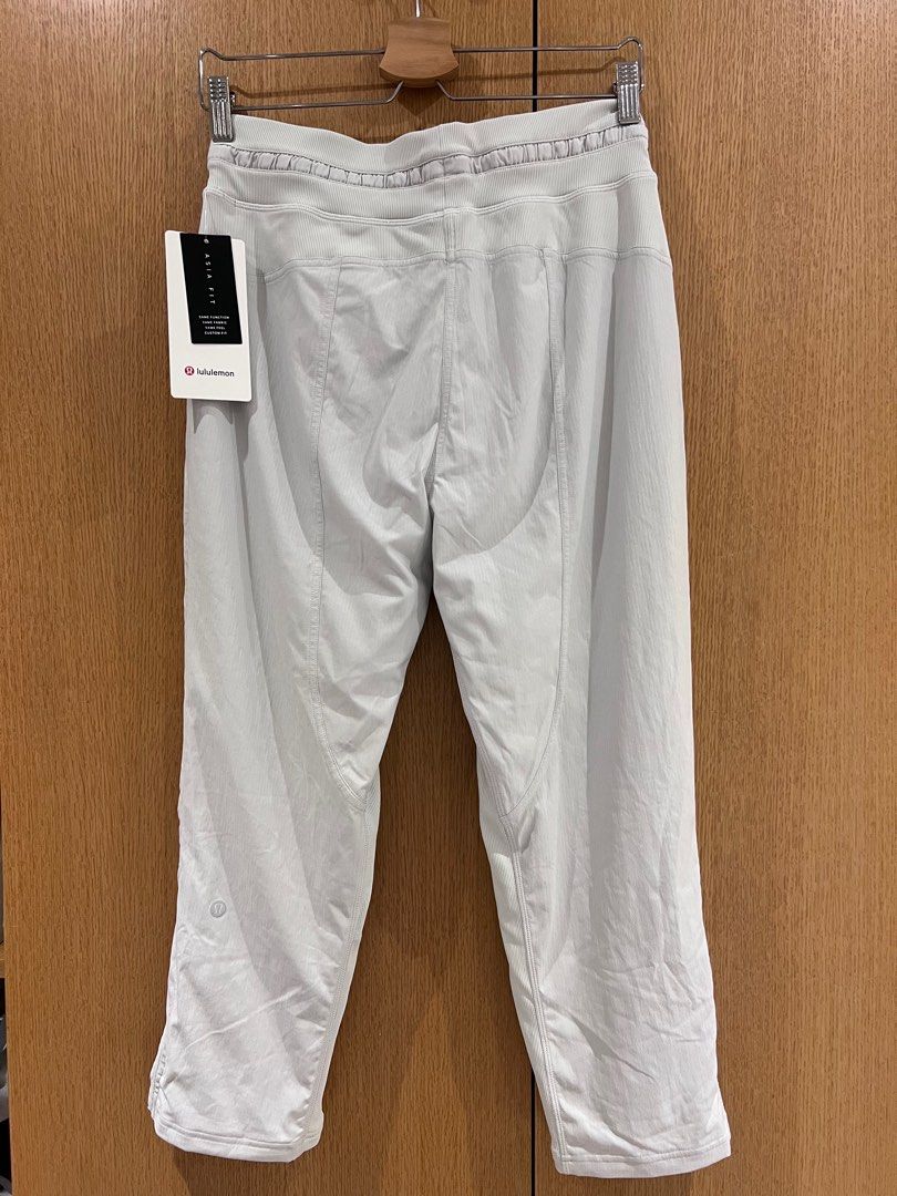 Lululemon Dance Studio Mid-Rise Cropped Pants 23 *Asia Fit, 女裝, 運動服裝-  Carousell