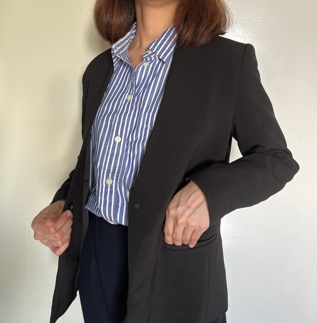 Mango Coat for Female (Category: Coats, Jackets and Outerwear) located in Mandaluyong City. Submitted by VariouCity_2021 (Listing ID 1281763366, Image 1). Description: 👉 Negotiable 👉 Slightly used 👉 Worn occasionally Made in Vietnam Size - EUR/USA : Small MEX CH CN M-160/84A.
