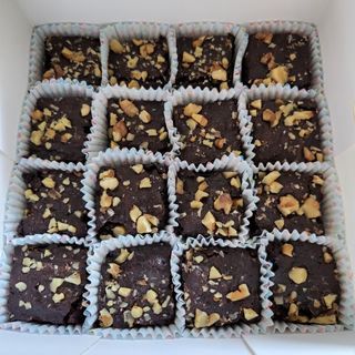 Mini Brownies 18pcs (Walnut or Choco Chip toppings)