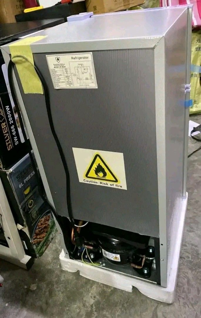 Mini ref (Category: Refrigerators and Freezers) located in Manila. Submitted by bongsy999mall (Listing ID 1281633946, Image 3). Description: .