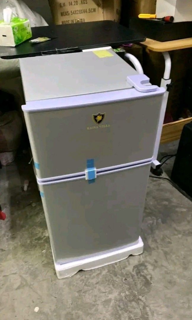 Mini ref (Category: Refrigerators and Freezers) located in Manila. Submitted by bongsy999mall (Listing ID 1281633946, Image 1). Description: .