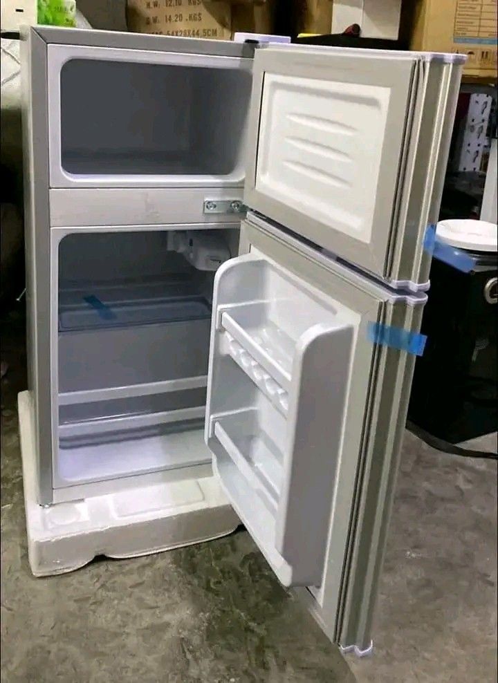 Mini ref (Category: Refrigerators and Freezers) located in Manila. Submitted by bongsy999mall (Listing ID 1281633946, Image 2). Description: .