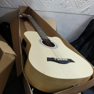 Naghahanap Ng Murang Guitara na Pang Regalo? Pwede iconnect sa Speaker/Amplifier? GL-Guitar With Equalizer,Trussrod,Metal Pegs,2 Pin Strap(Metal)   Guitar Specifications •38 Inches •18 Frets •Maple Wood •Glossy •With Equalizer •With Trussrod