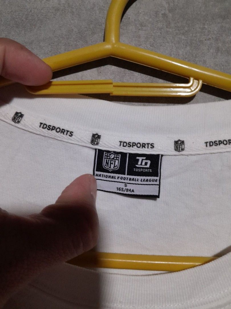 NFL white shirt (Category: Tshirts & Polo Shirts ) located in Calamba. Submitted by ysabellascloset17 (Listing ID 1281801242, Image 2). Description: size 20 x 26.