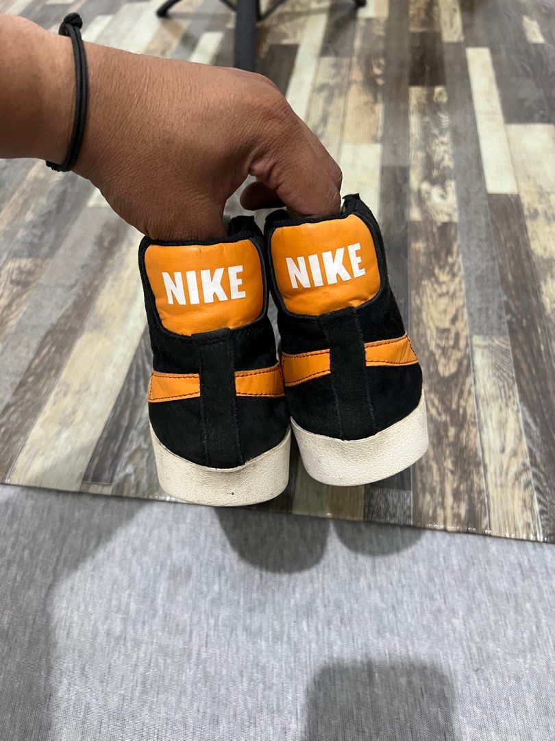 Nike Blazer Mid 77 VTG Black Amber 42 Fesyen Pria Sepatu Sneakers di Carousell