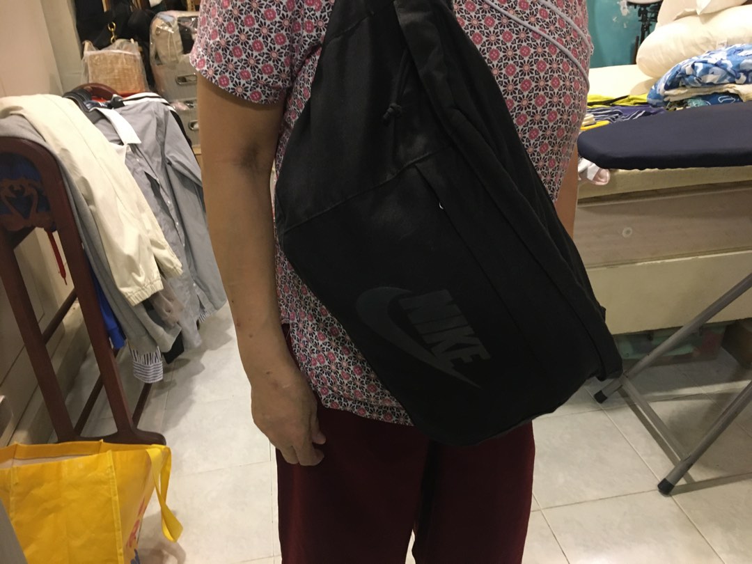 Nike swoosh arrow sling bag outlet