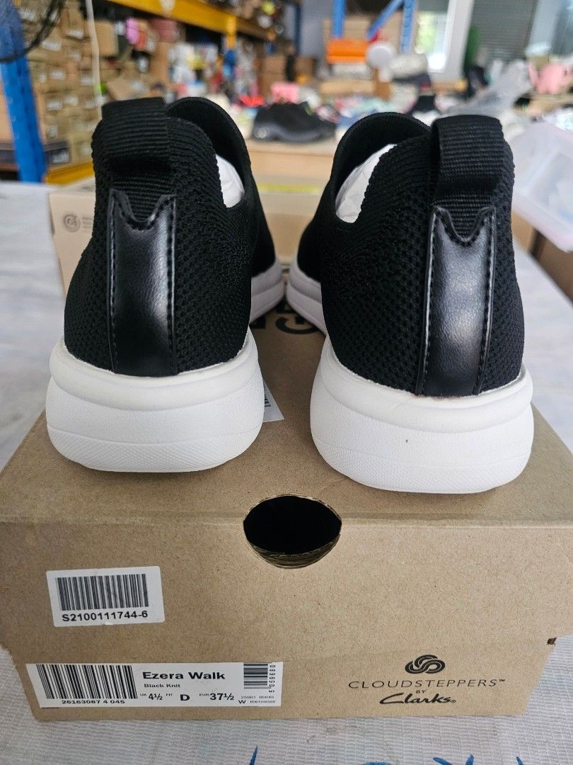 Clarks size 4.5 top