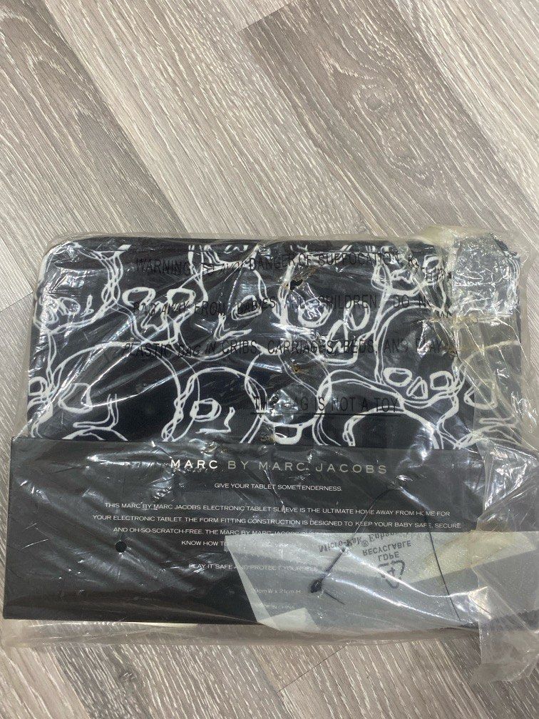 Marc jacobs tablet bag hotsell
