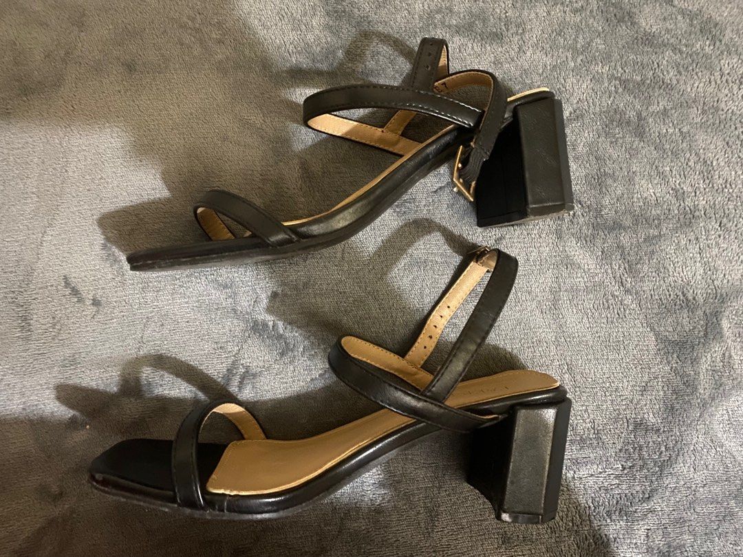 Parisian block deals heels
