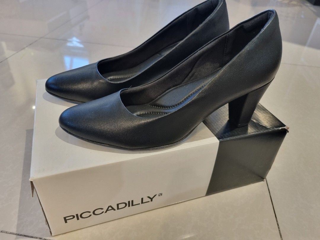 Picadilly Women's Pumps (Category: Heels) located in Paranaque City. Submitted by sampgm (Listing ID 1281721805, Image 1). Description: Brand New with box and receipt Piccadilly (Brazilian brand) Women's Heels Size: EUR 37 / Brasil 35 /US 6 I'm personally a US 6.5 and it fits me perfectly. (Foot length: 23.5cm) Purchased in Alabang Town Center for Php2,999 (see receipt) Genuine leather, soft Grippy soles, so it's very stable The insole is very so