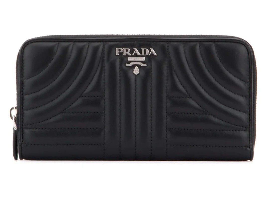 Prada Diagramme Wallet on Chain