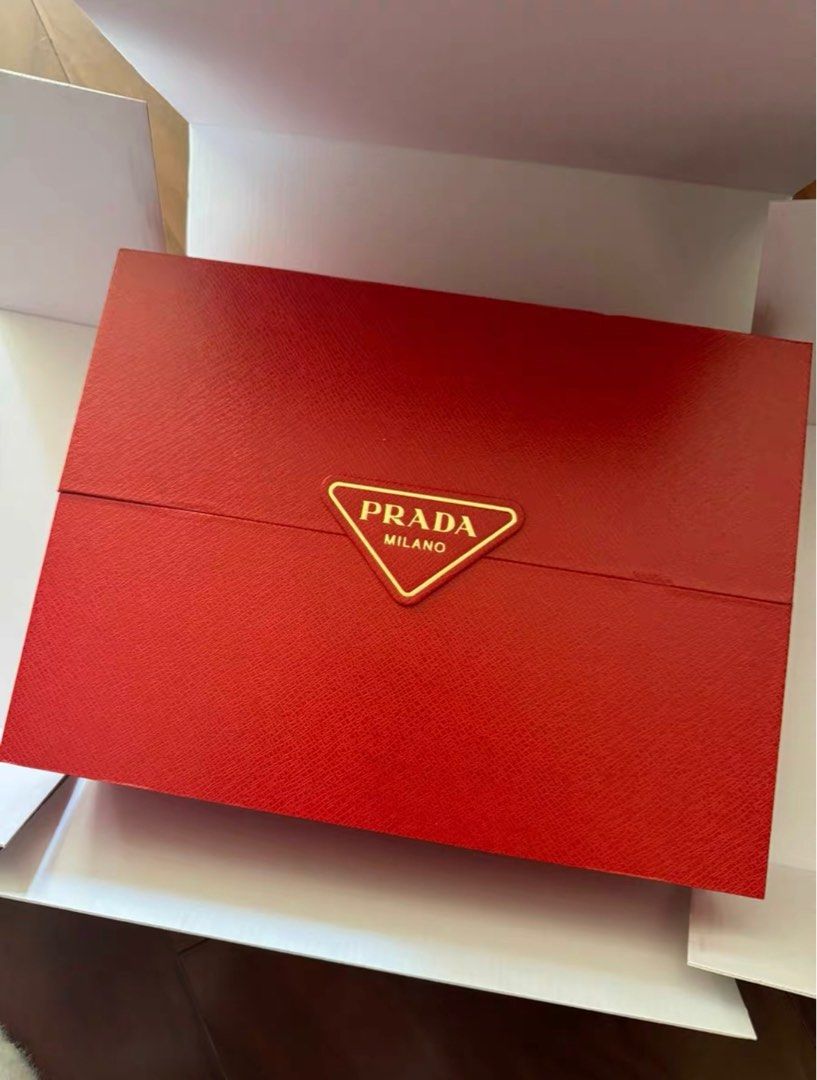 Premium gift cheap prada