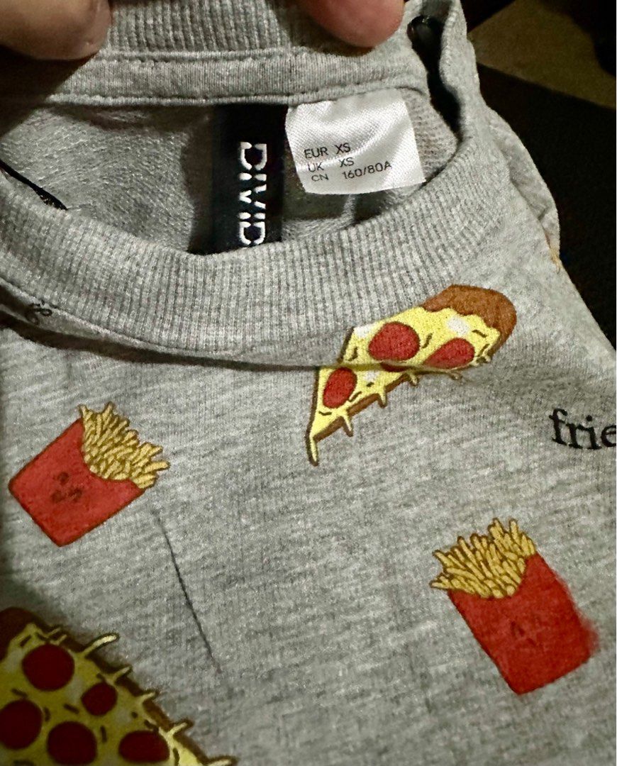 Pullover (Category: Longsleeves) located in Quezon City. Submitted by leilopez (Listing ID 1281643400, Image 3). Description: Tsora QC area Gcash. Payment first. Buyer will shoulder del fee and book her preferred rider..