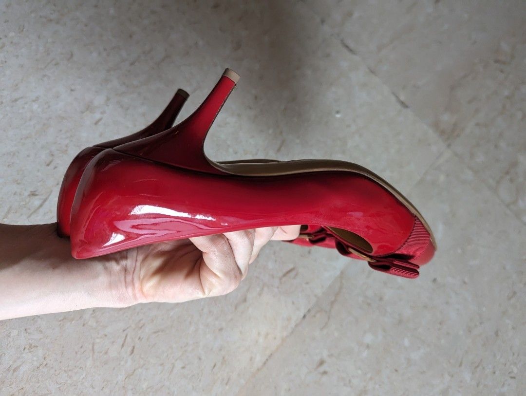 Red bottom outlet heels used