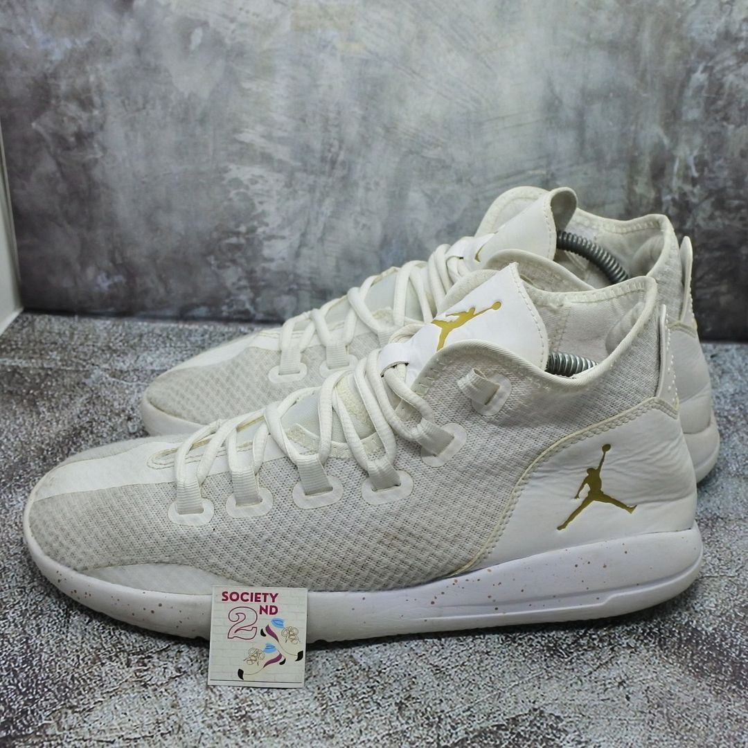 Sepatu Casual Jordan Reveal Metallic Gold Coin Size 42.5