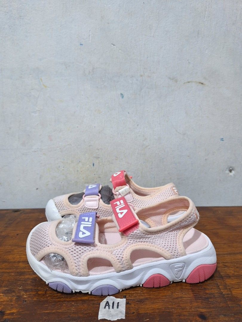 Sepatu sendal anak second ori Fila size 28 Fesyen Wanita Sepatu