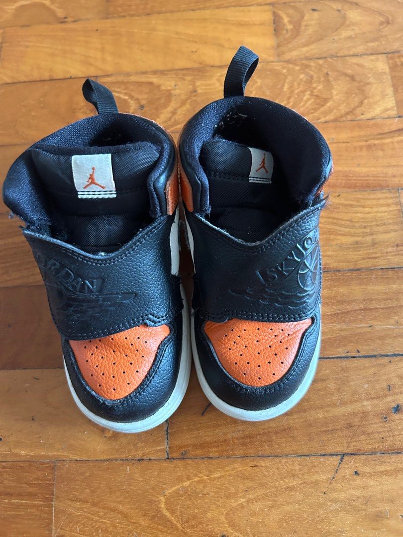 Sneakers.Air Jordan 1 Shattered Backboard Sneakers With High Tube