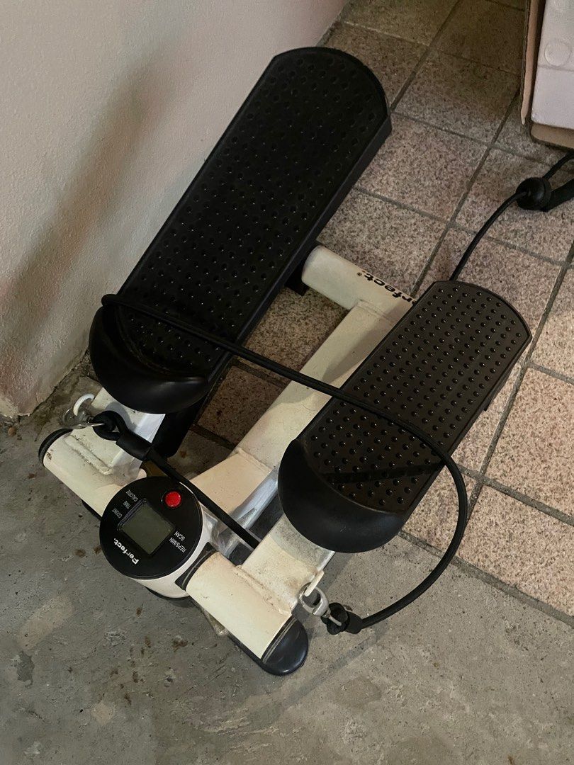 Stepper (Category: Cardio & Fitness Machines) located in Singapore. Submitted by daddycool2 (Listing ID 1281624782, Image 3). Description: Good condition .