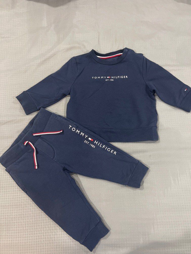 Full tommy hilfiger clearance tracksuit