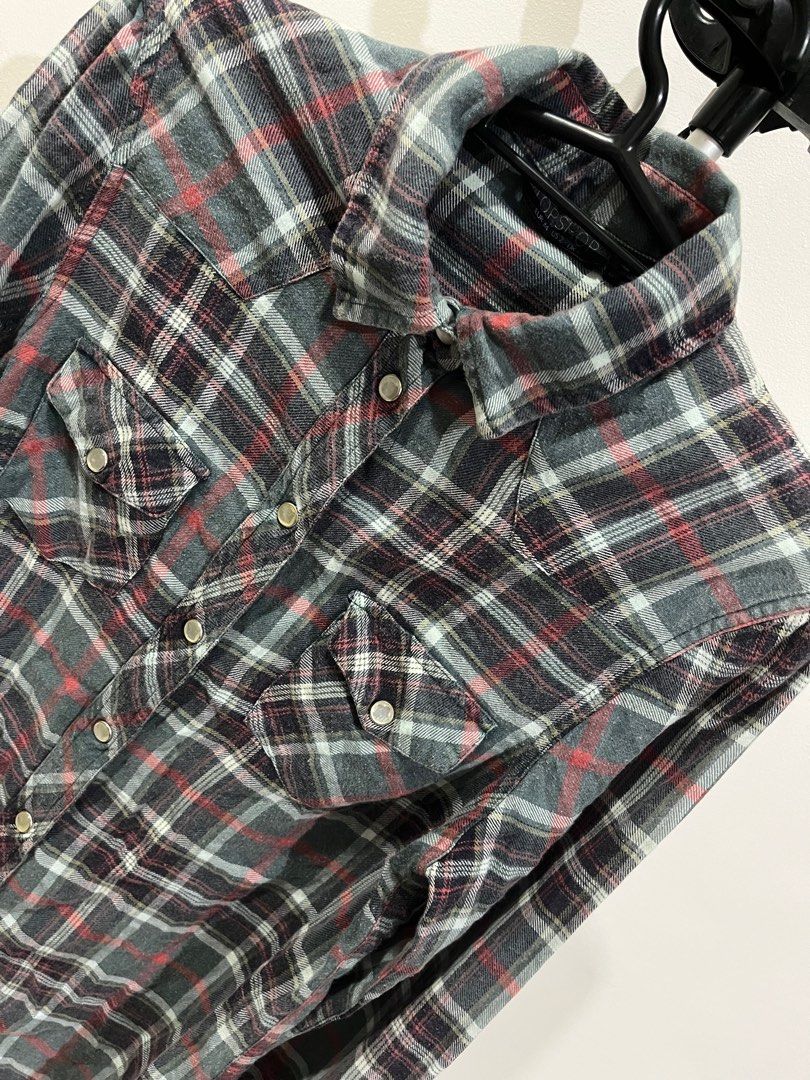 Topshop Plaid Snap Button Polo (Category: Longsleeves) located in Manila. Submitted by shopnina (Listing ID 1281798281, Image 2). Description: 🫧 MOVING OUT SALE 🫧 📌 Please note that this item is part of my moving out sale which means that this has been kept in storage for a looong time — it may have (unless stated otherwise) some dirt/dust and might smell like moth balls or old cabinet. 😅 Please manage your expectations. I don’t have enough t