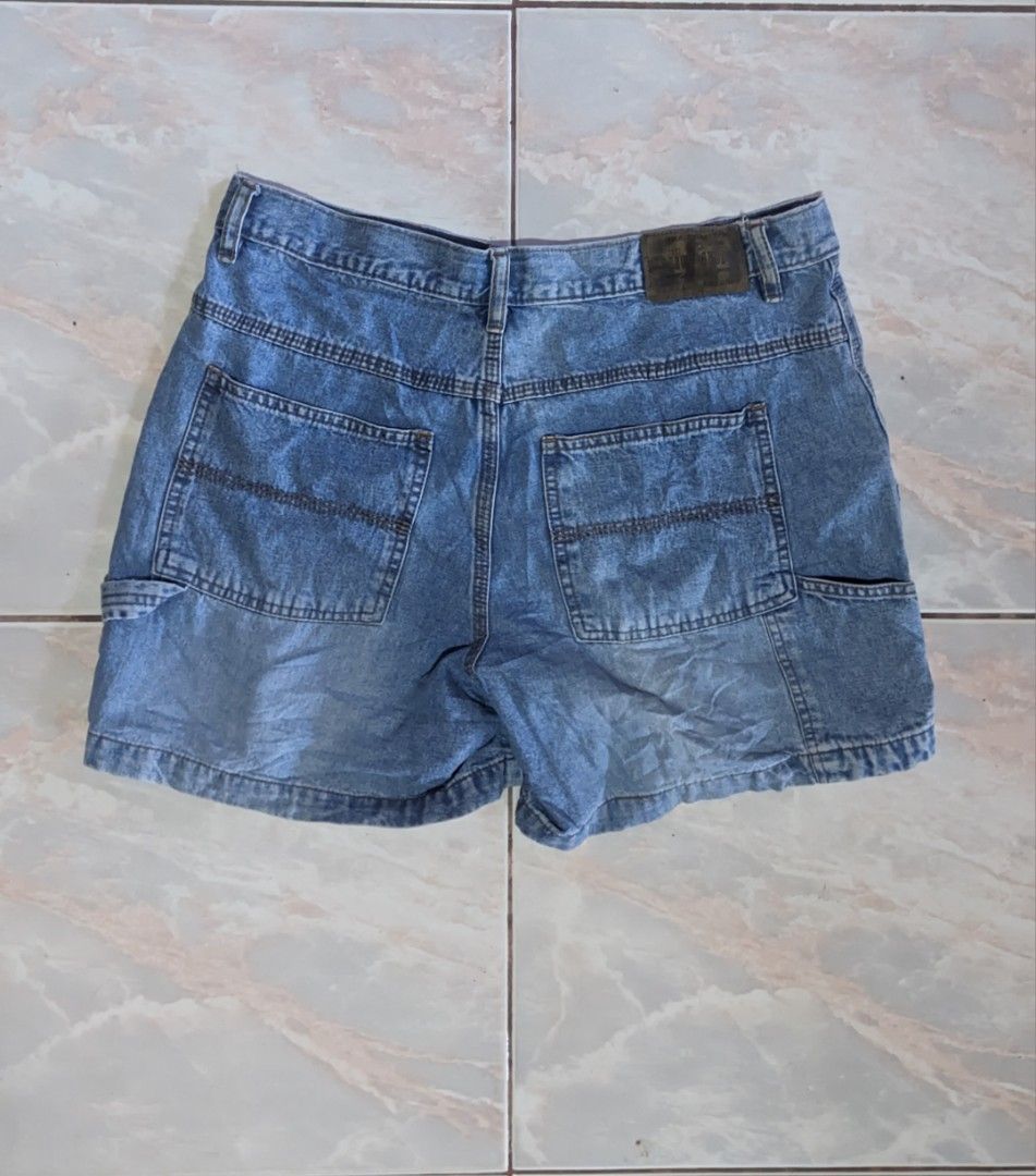 Union Bay Carpenter jorts (Category: Shorts) located in Santo Tomas. Submitted by janbars (Listing ID 1281790913, Image 2). Description: Union bay carpenter jorts for women Size - 30 Length - 16.5 Good condition / need wash No issue 300 + sf 📌.