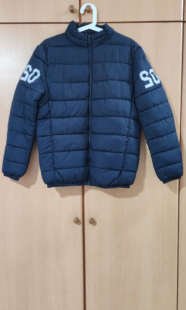 Winter Jacket (Category: Coats, Jackets and Outerwear) located in Singapore. Submitted by nlech (Listing ID 1281795960, Image 1). Description: Bought this winter jacket from tabao and wore once only. 2 side pockets + 1 inner pocket.