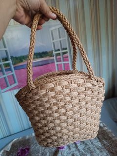 Woven bag in excellent condition