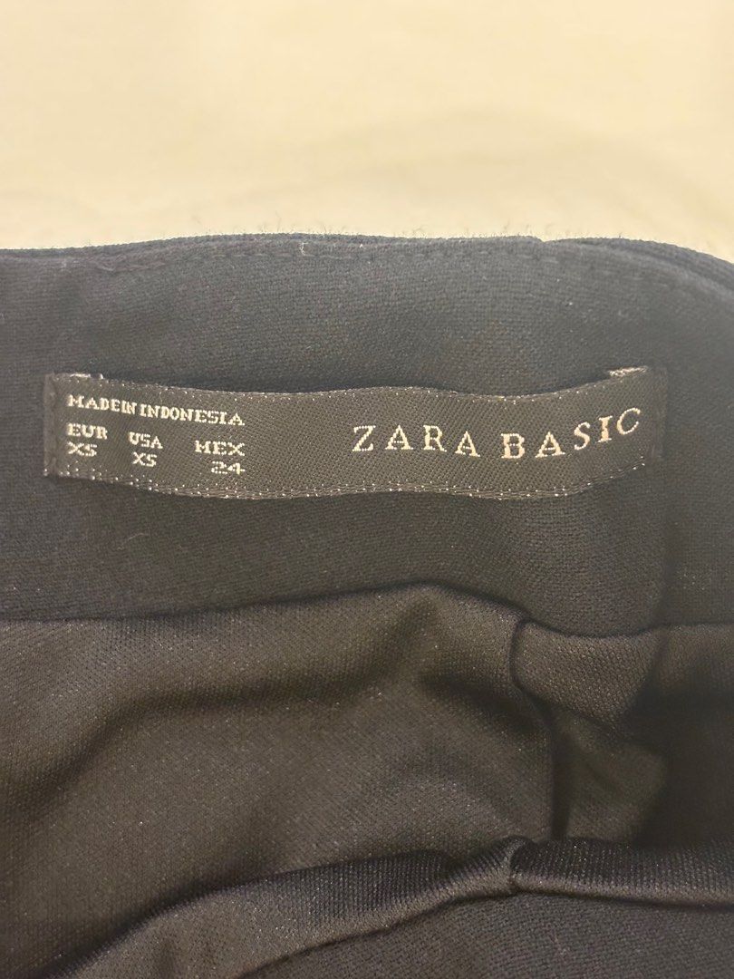 Zara - black pencil skirt (Category: Skirts) located in Quezon City. Submitted by wtrey (Listing ID 1281683937, Image 2). Description: Zara - basic black pencil skirt. Size XS.