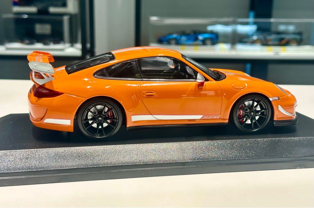 Minichamps 400046990 - Porsche 911 GT3 RSR #90 Le Mans 2004