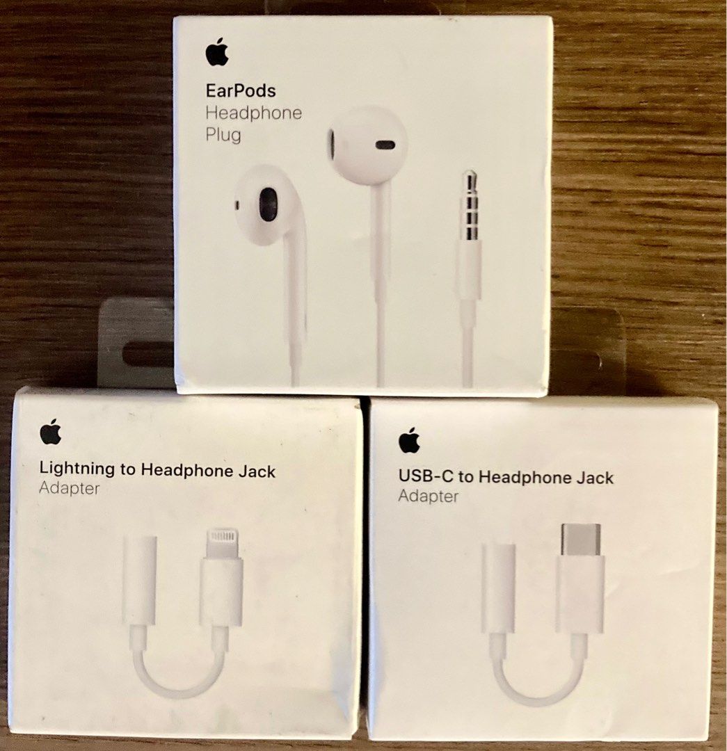 Original Apple Earpods with 2 adaptors Lightning USBC