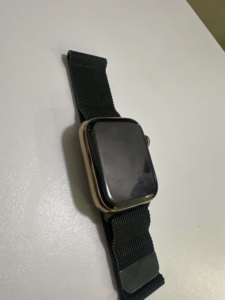 Gold apple watch new arrivals with black milanese loop