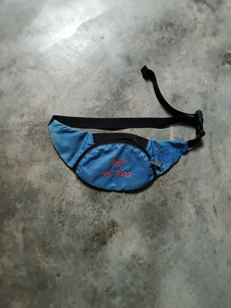 Beams shop fanny pack