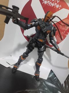 Arkham Deathstroke 6 inch, with sword, mini gun, rifle and staff