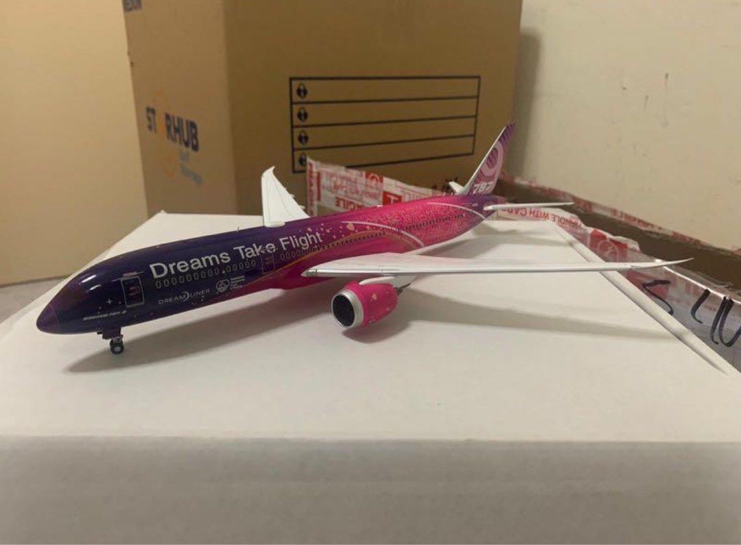 Boeing 787-9 'Dreams Take Flight' 1:200, Toys & Collectibles