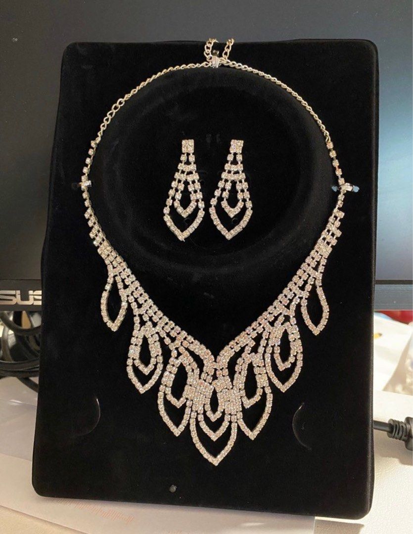 Chain and cheap earring set