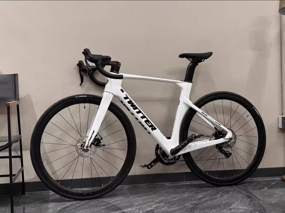 BRAND NEW Twitter R10 Road Bike 24 speed Sports Equipment