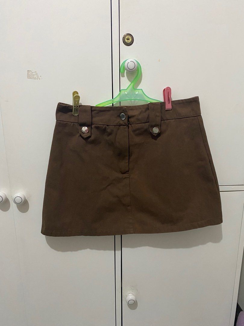 Brown Skirt (Category: Skirts) located in Cainta. Submitted by bubblefaairy (Listing ID 1281952766, Image 1). Description: fits 28-29.