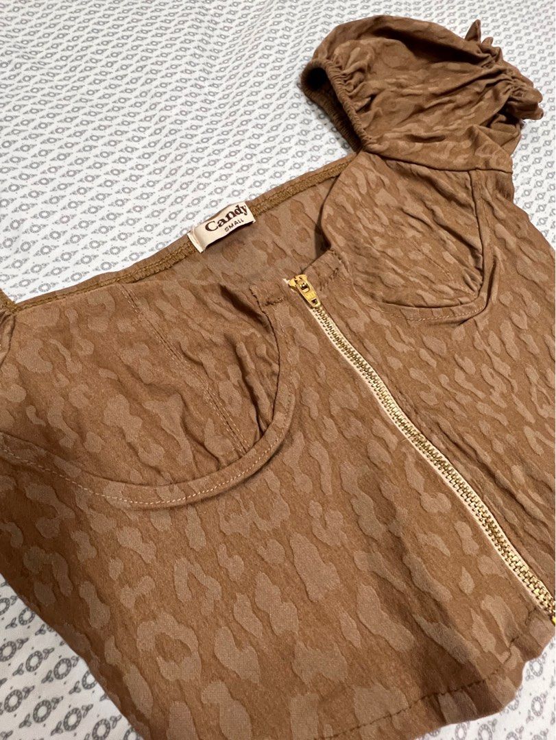 Candy Zipper Corset Puff Sleeve Crop Top (Category: Others Tops) located in Cavite. Submitted by prelovedbyZ (Listing ID 1281927143, Image 2). Description: Brand: Candy Color: Khaki (w leopard design) Size: Small Functional zipper Used once. Like new..