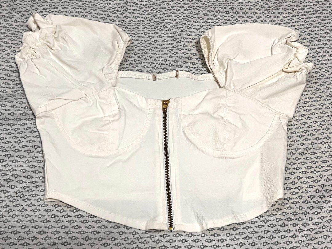 Candy Zipper Corset Puff Sleeve Crop Top (Category: Others Tops) located in Cavite. Submitted by prelovedbyZ (Listing ID 1281928416, Image 1). Description: • Brand: Candy • Color: White • Size: Medium on tag (tinahi ko yung front para magkasya sakin na small body frame. I can remove the stitches para fit na siya sa medium body frame) • Functional zipper Used once. Like new..