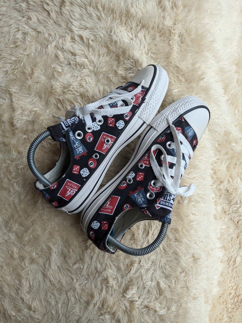 Converse hotsell a motif