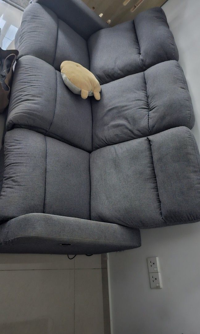 Courts recliner store