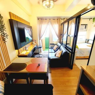 Cozy Fully Furnished 31sqm Penthouse Condo w/ Wi-Fi, Netflix, Pool and Parking