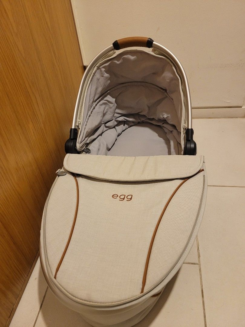 Egg stroller with bassinet