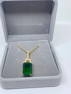 Emerald green pendant gold necklace chain