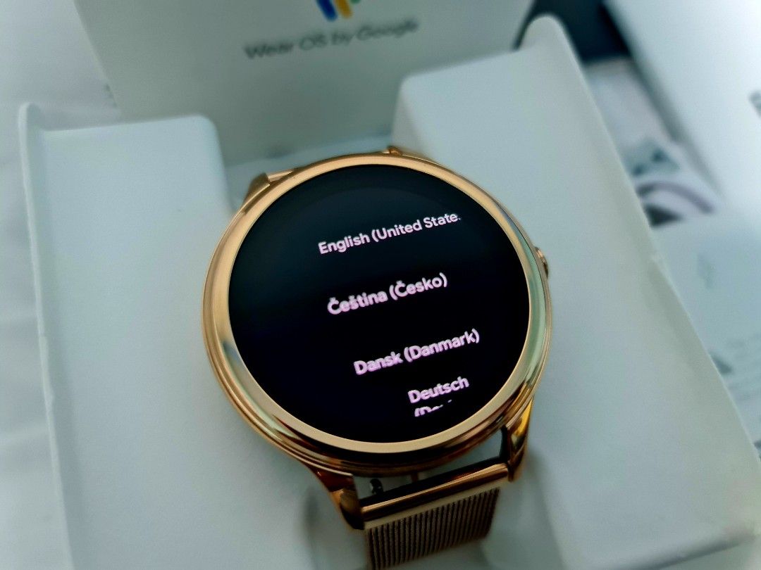 Gold smartwatch 2024