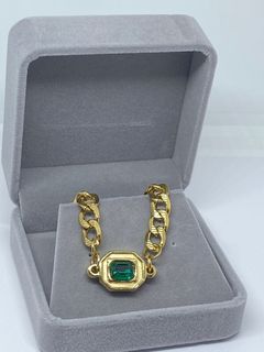 Green pendant chain bracelet