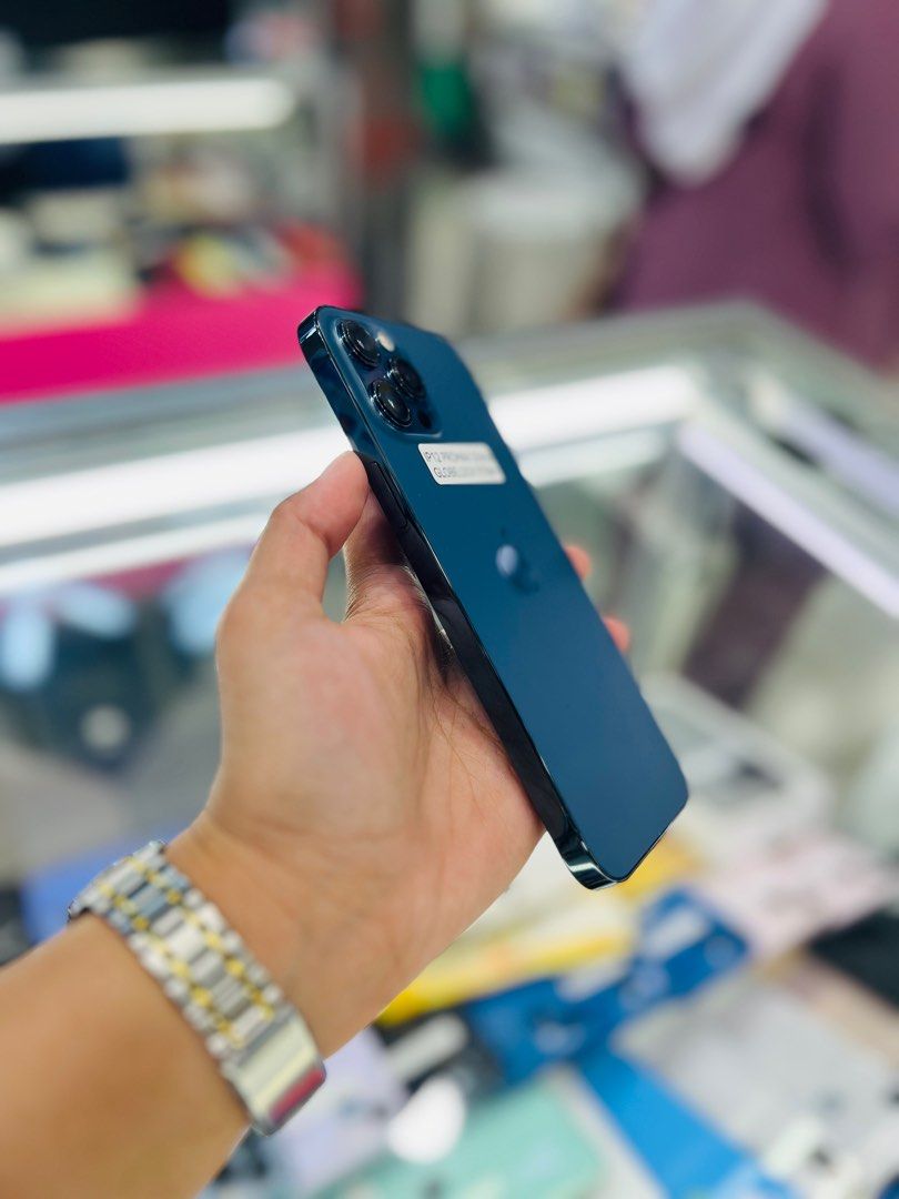 iPhone 12 Promax 256gb 97%bh Globelock (Category: iPhone 12 Series) located in San Juan City. Submitted by ainahgadgetsshop (Listing ID 1281930899, Image 2). Description: FOR SALE | TRADE / SWAP PASS SA MGA SCAMMERS / THIRD PARTY (RFS: Buy and Sell) ‼️FOR PROOF OF TRANSACTION AND YOUR PEACE OF MIND‼️ 📍FB Page: “Aynaa Gadgets” 📍Tiktok: “Aynaagadgetsshop” IPHONE 12 PROMAX GLOBELOCK 🏷️₱30,500 ❗️DETAILS❗ •256 GB (Other storage is also available) •