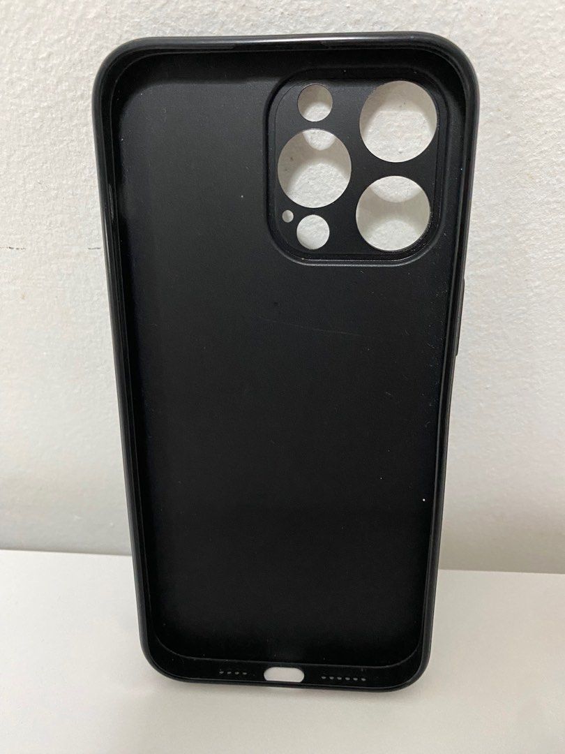 iPhone casing (Category: Cases & Sleeves) located in Singapore. Submitted by homebaker (Listing ID 1281955109, Image 2). Description: .