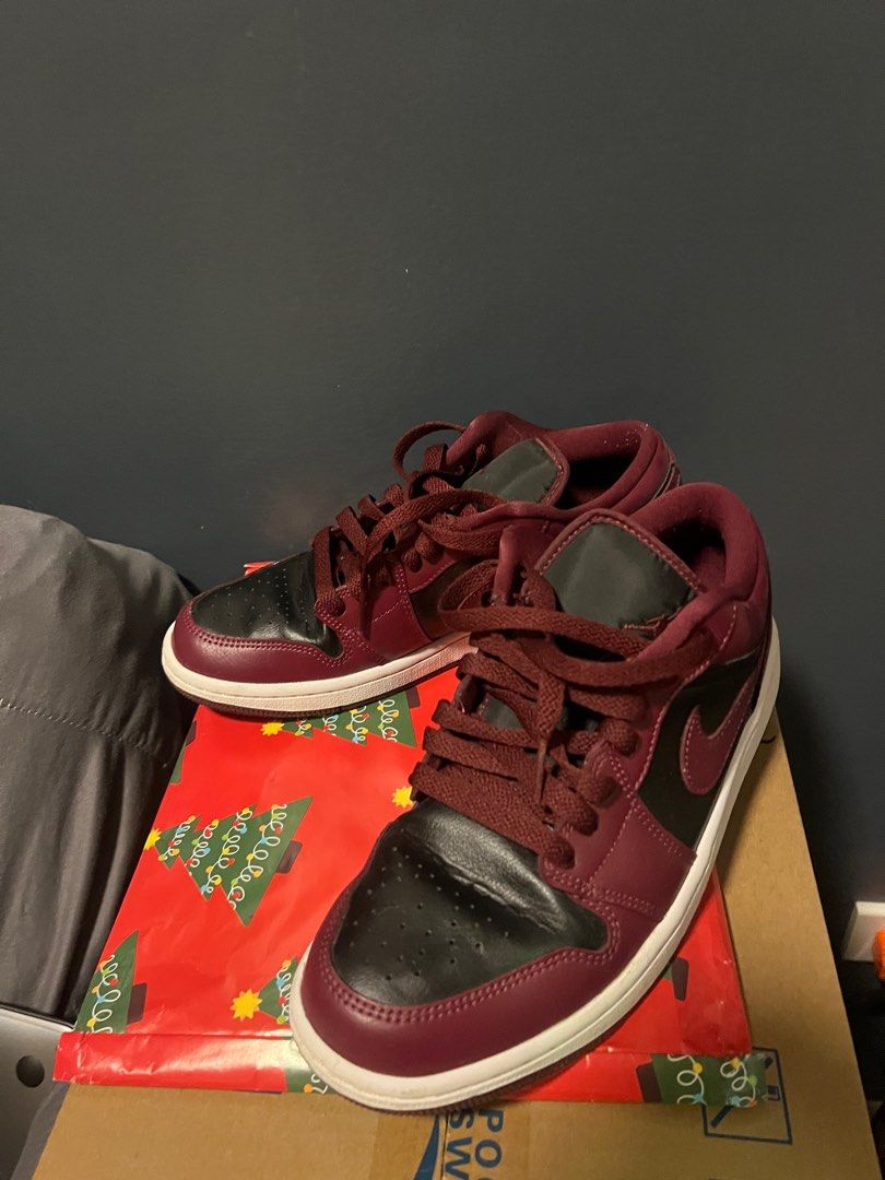 Jordan 1 maroon / black (Category: Sneakers) located in Manila. Submitted by summerchicph (Listing ID 1281919811, Image 2). Description: Used for a few times. Has a little signs of usage but not noticeable. Need cash. Slightly negotiable.