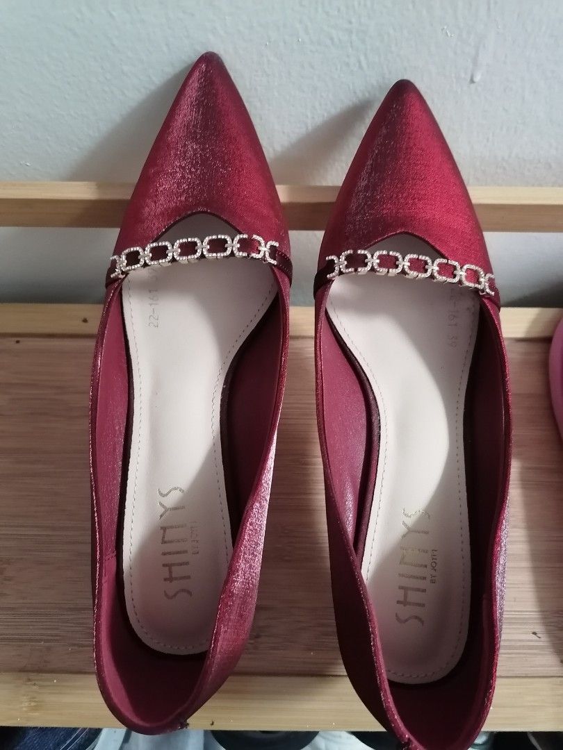 Red dress clearance shoes low heel